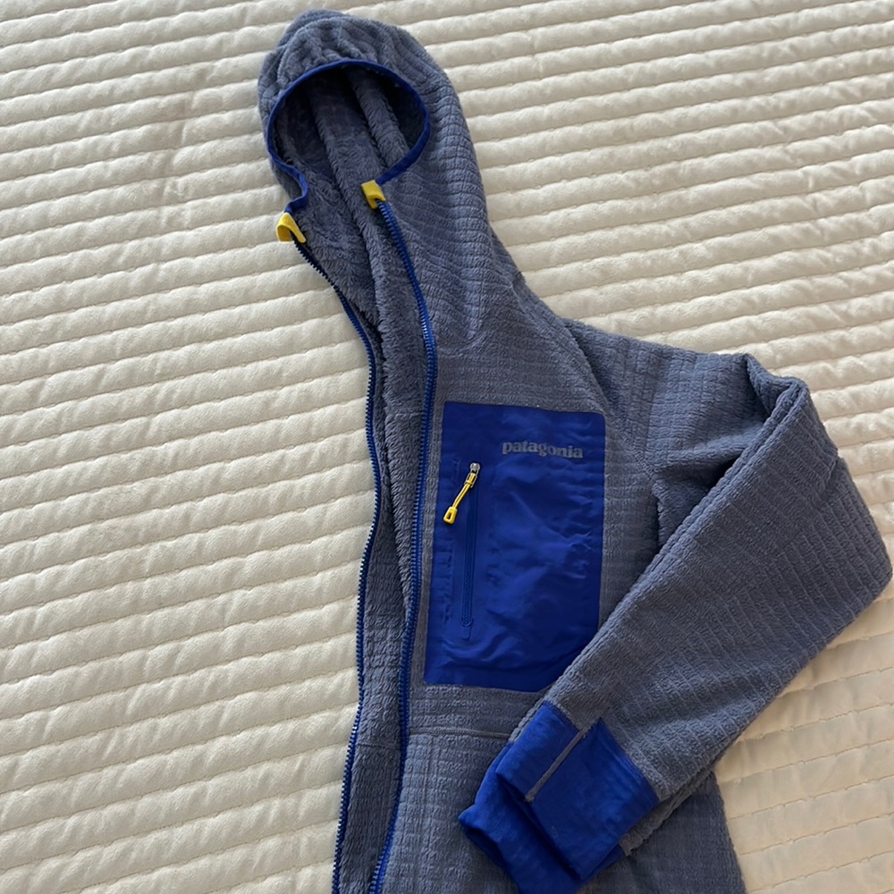 Women’s Patagonia reversible light weight fleece. Size small